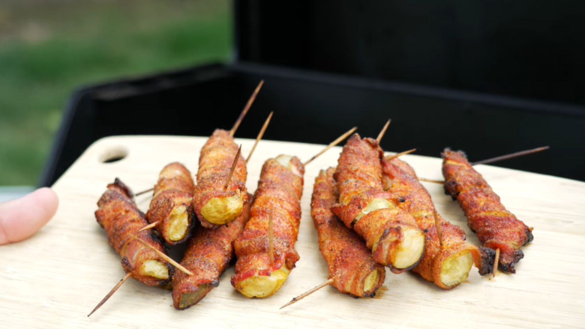 8. Cornichons enrobés de bacon
