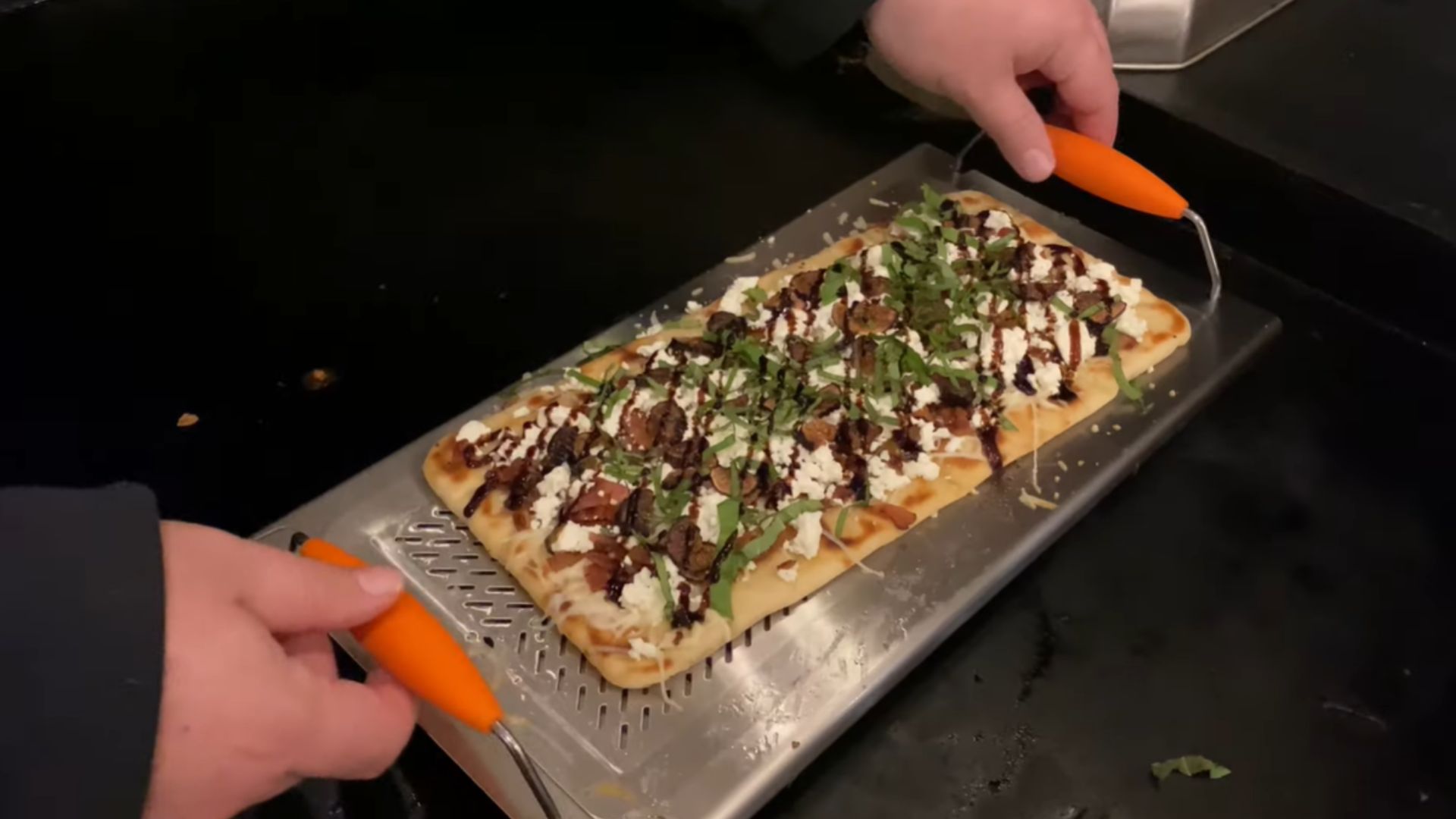 19. Pain plat aux figues et au fromage de chèvre