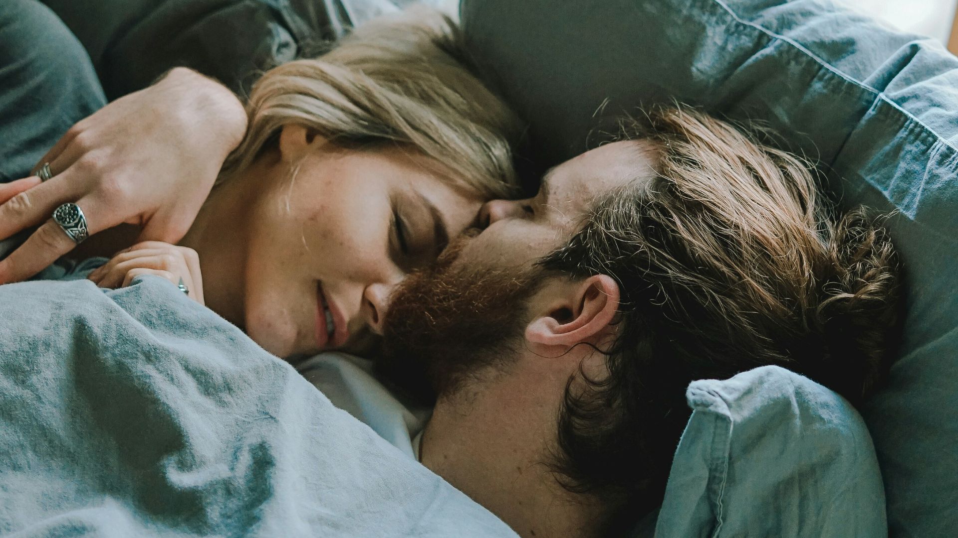 14. Faire des câlins avant de dormir