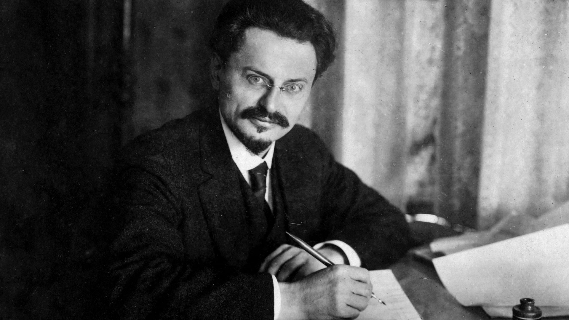 2. Joseph Staline contre Léon Trotsky (URSS)