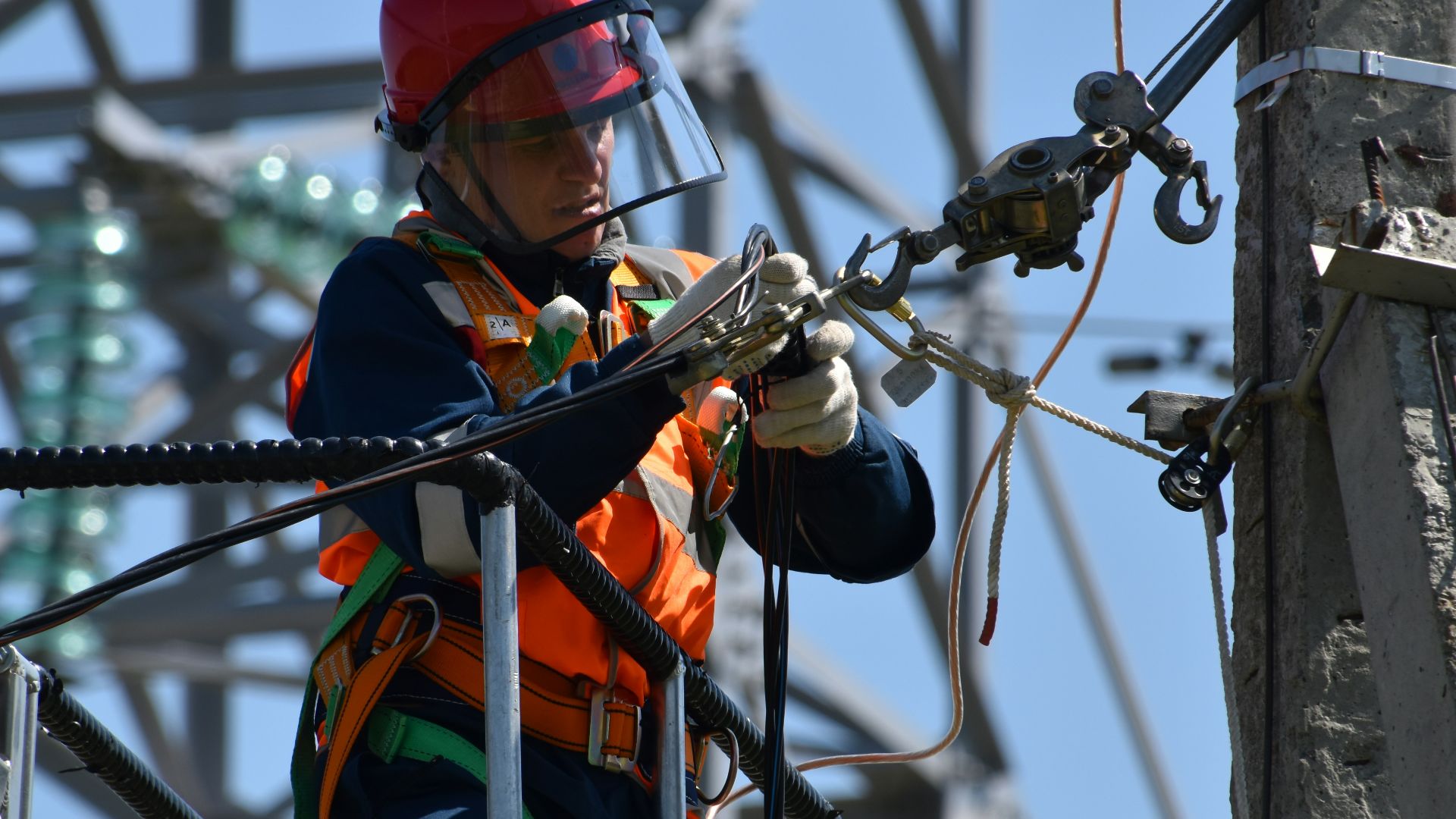 2. Électricien