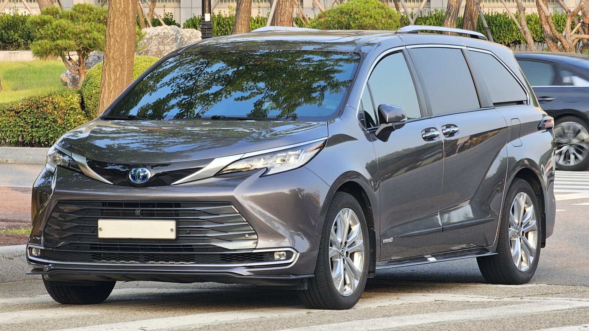 1. Toyota Sienna Hybride