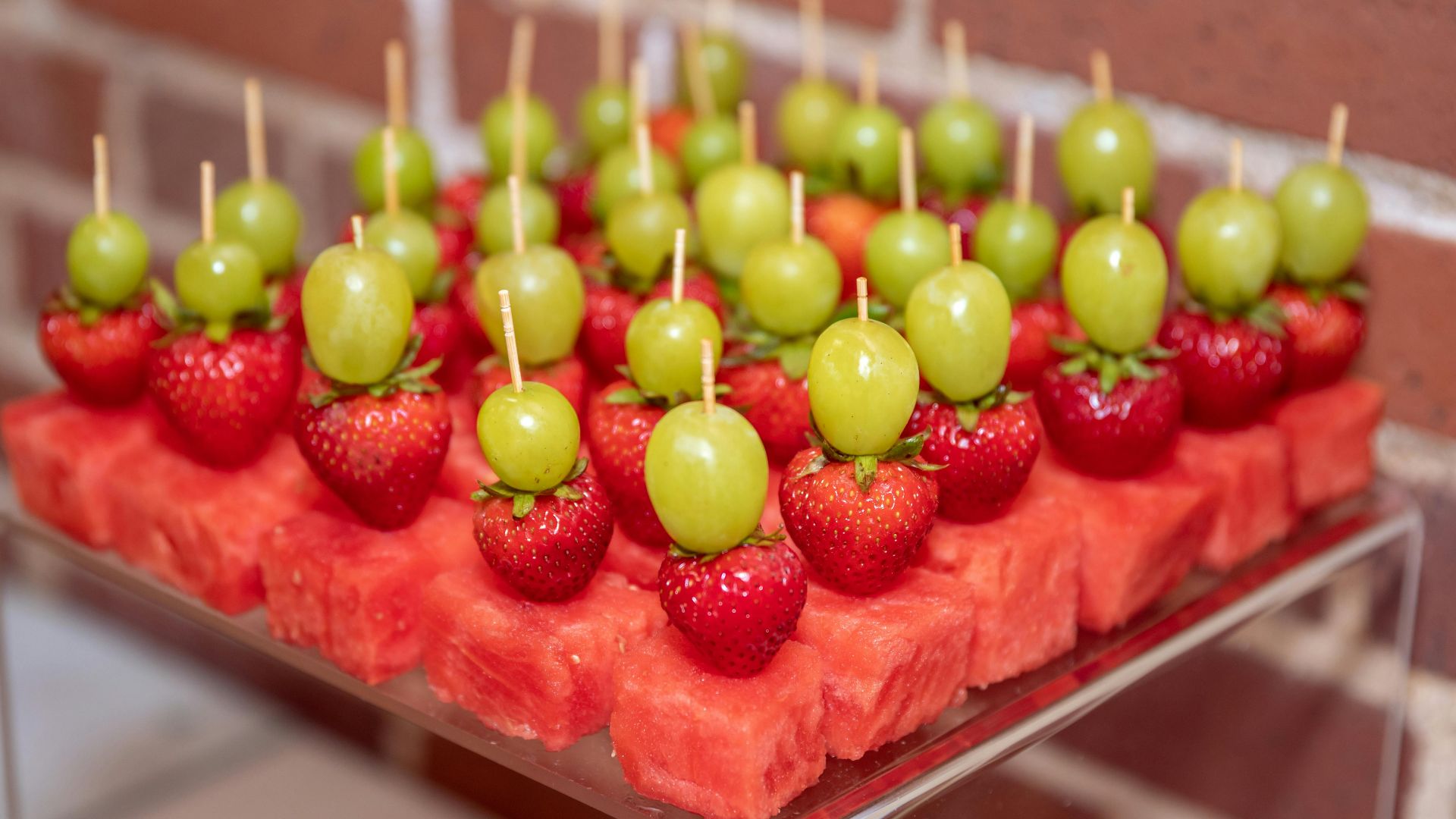 15. Brochettes de fruits
