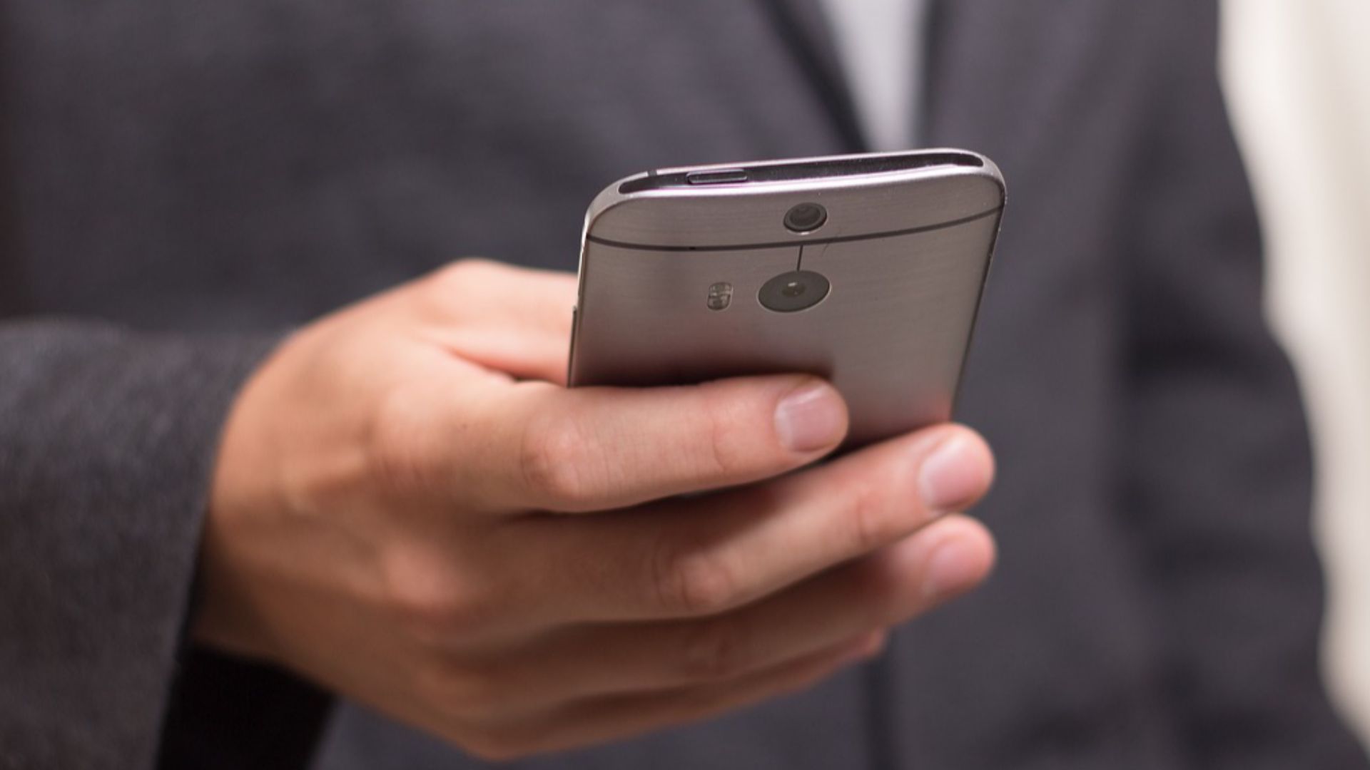 1. Utilisation excessive de smartphones personnels au travail