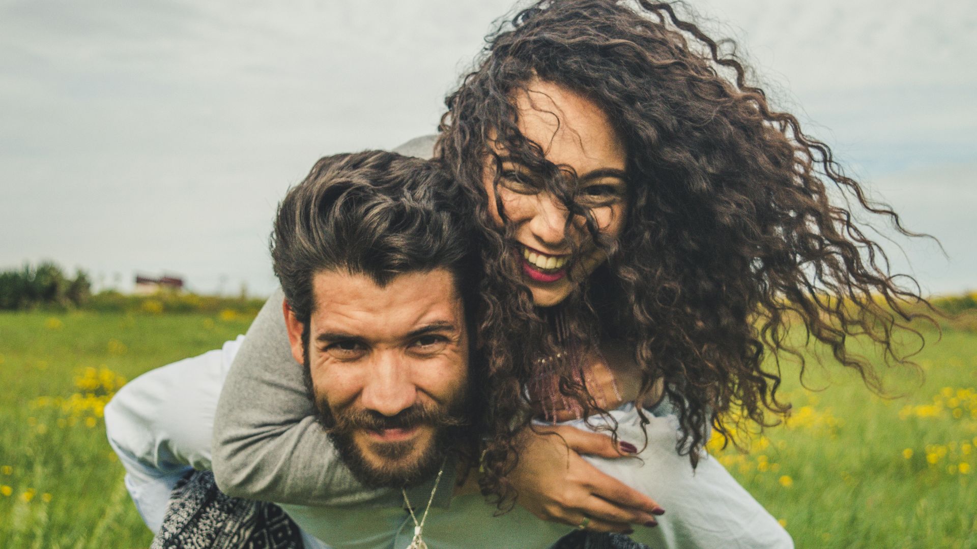 10 signes précurseurs d’une relation qui ne fonctionnera pas et 10 signes qui disent qu’ils sont votre âme sœur