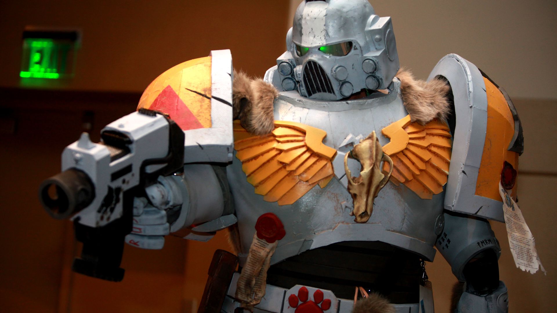 1. Marine de Warhammer 40K avec une armure massive