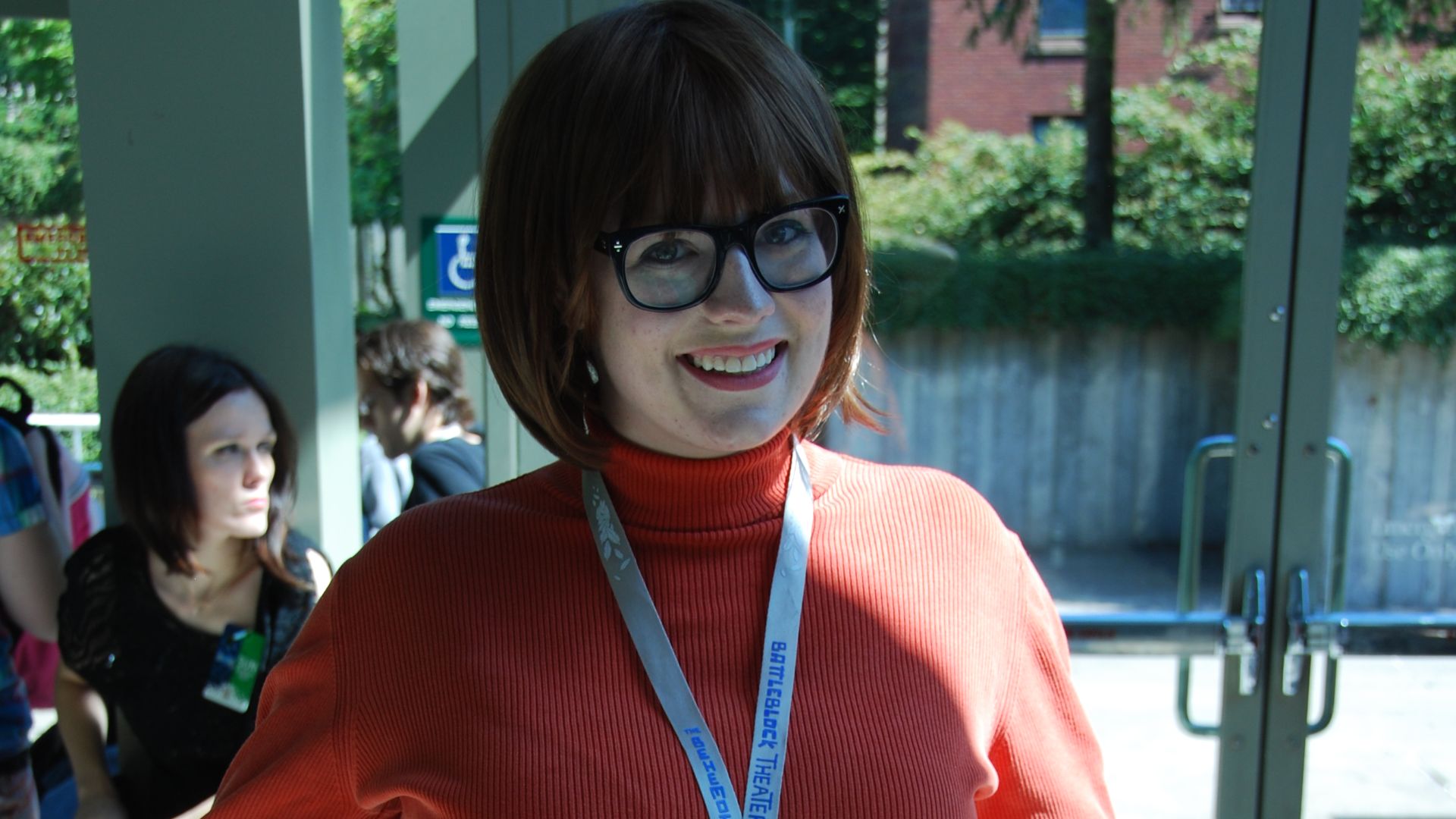 2. Velma Dinkley avec un pull et une jupe orange