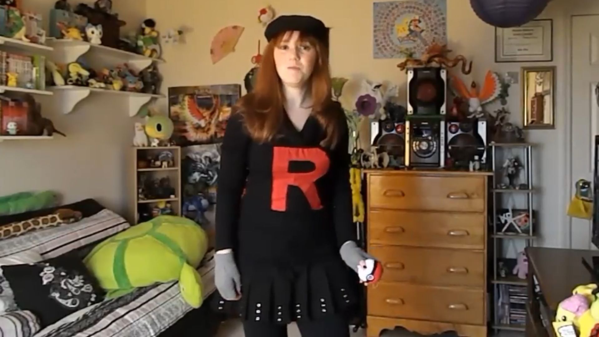 6. Team Rocket avec lettre R en mousse