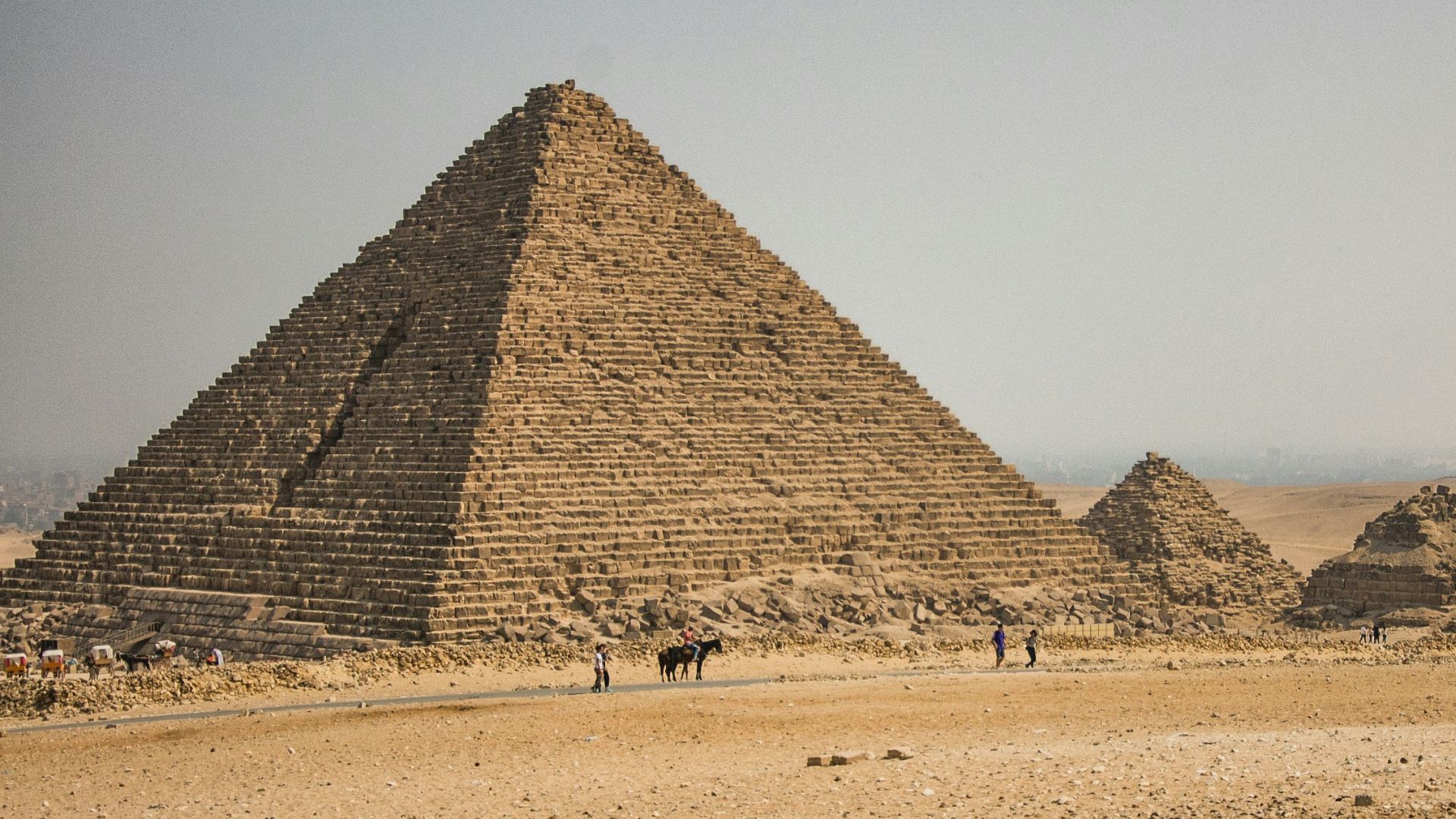 1. Grande pyramide de Gizeh (vers 2560 avant notre ère, Égypte)