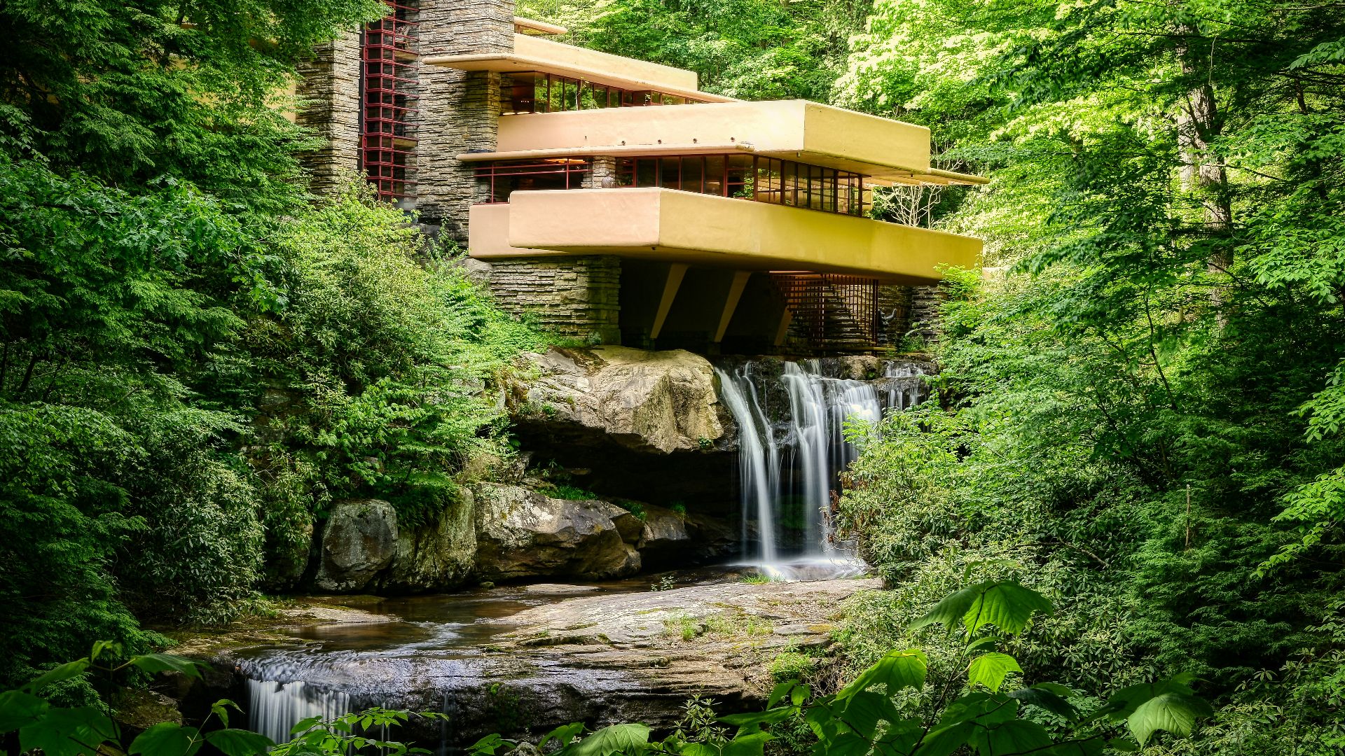 8. Fallingwater (1935, Pennsylvanie, USA)