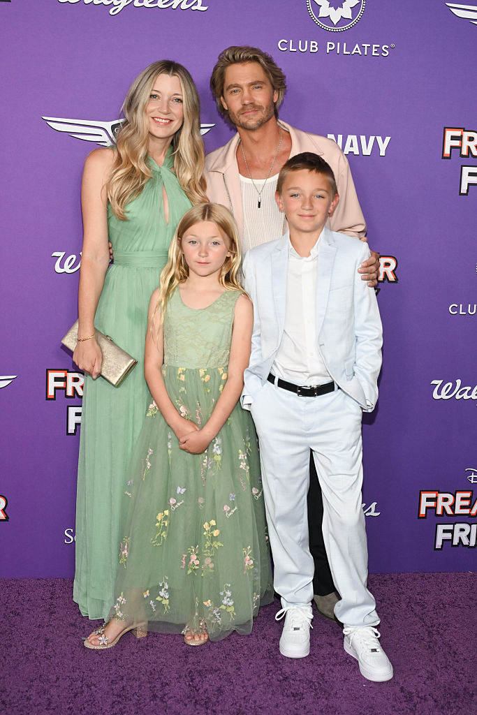 Sarah Roemer and Chad Michael Murray (with their children)