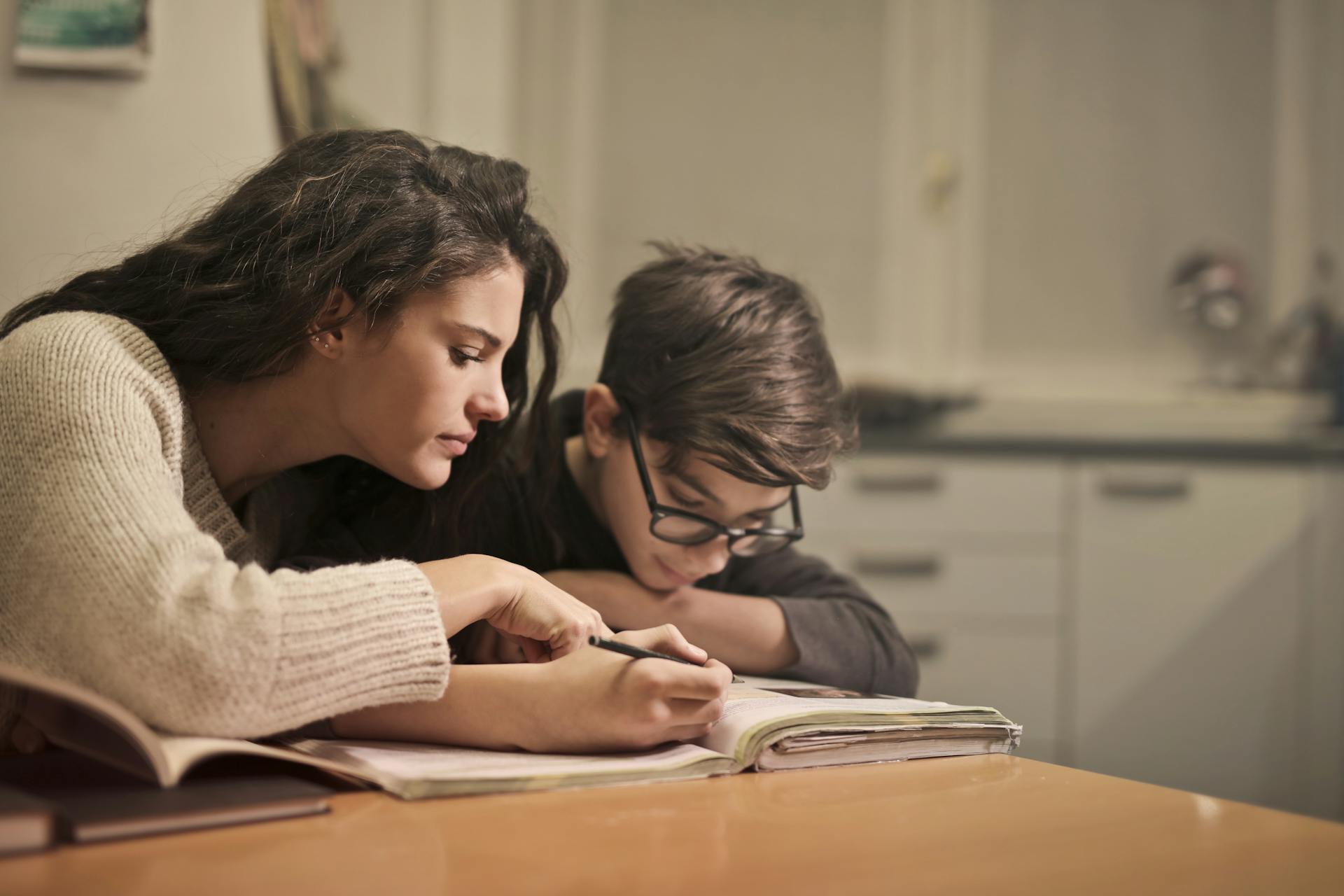 Le temps consacré aux devoirs renforce le soutien