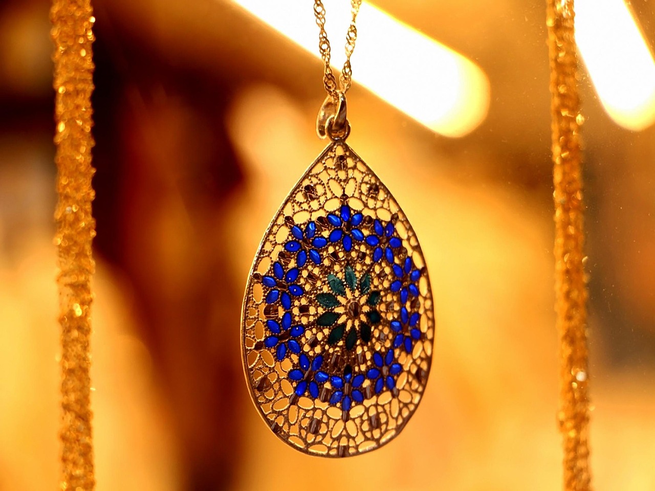 7. Geometric Pendants on Delicate Chains