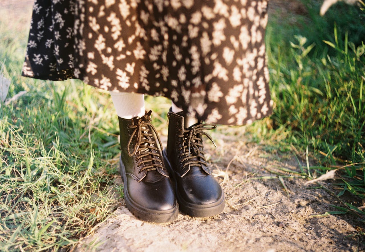 Optez pour des bottines à lacets pour un look vintage
