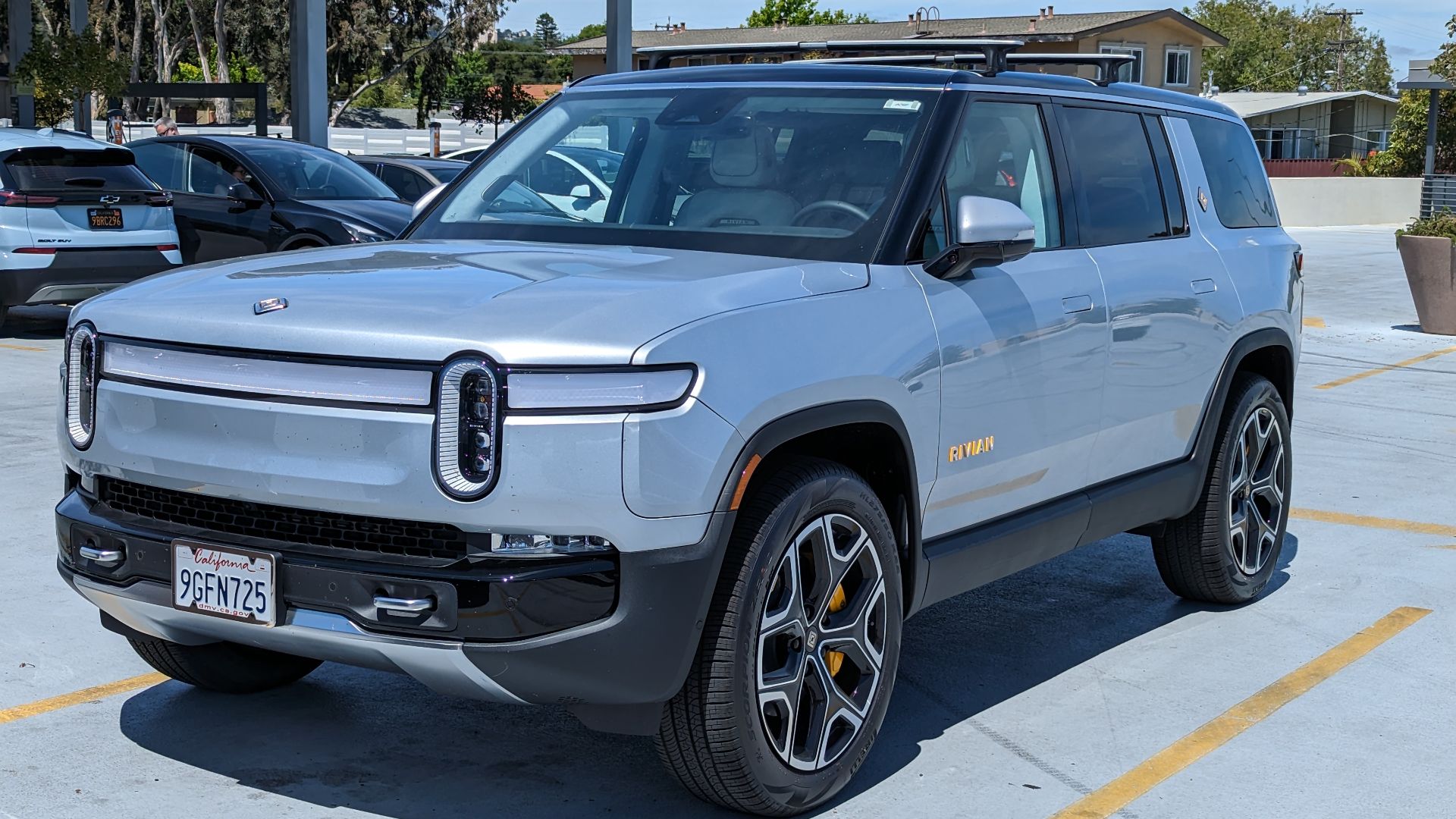 3. Rivian R1S