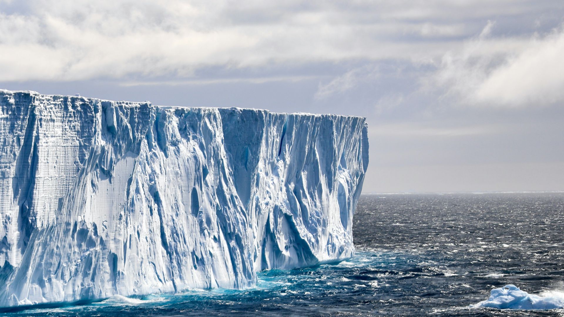 19. Il a inventé le terme Antarctique