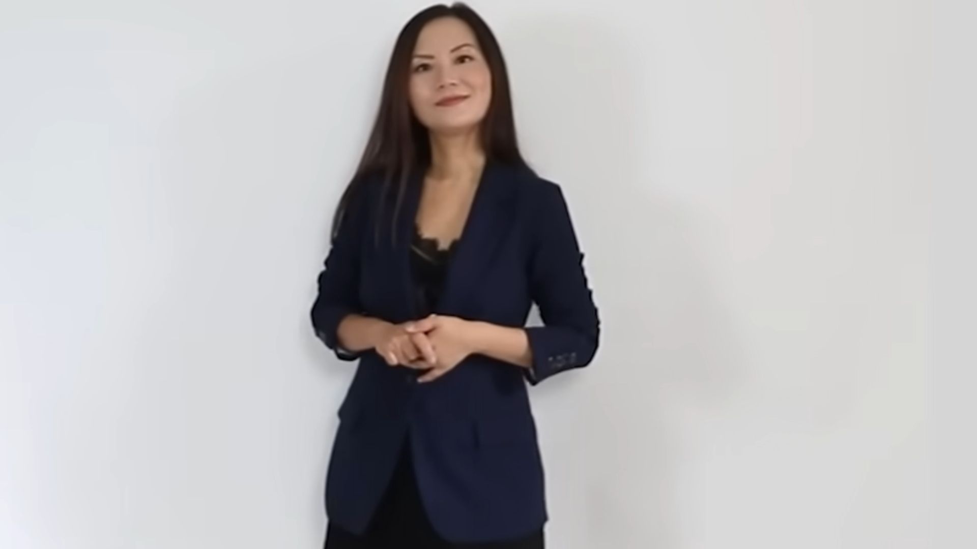 1. Blazer sur une robe midi