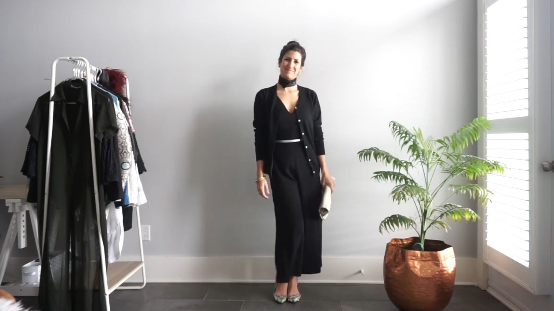 9. Combinaison neutre avec ceinture structurée