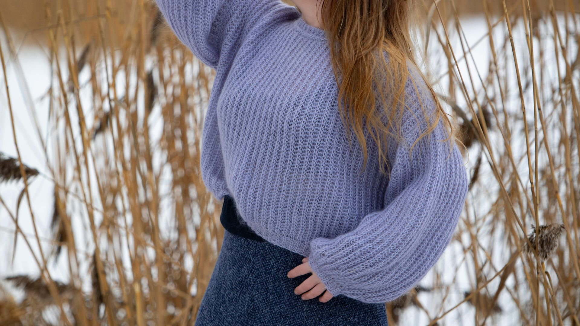 14. Pull en maille fine et jupe trapèze