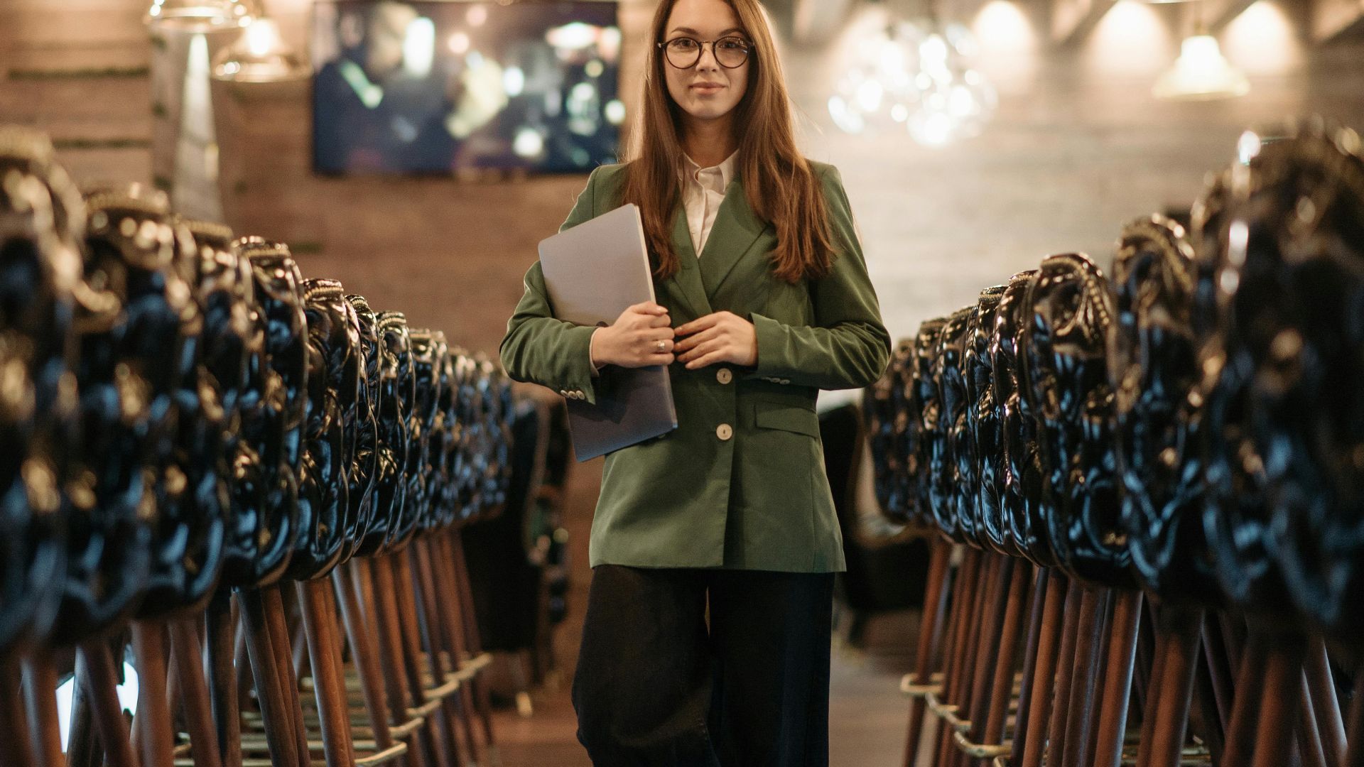 15. Blazer audacieux avec pantalon neutre