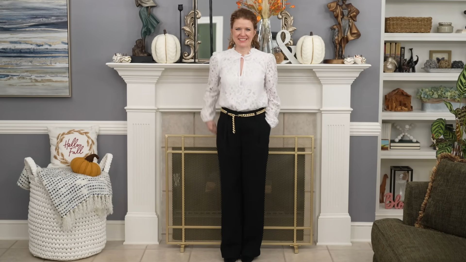 16. Chemisier à col montant et pantalon à jambes larges