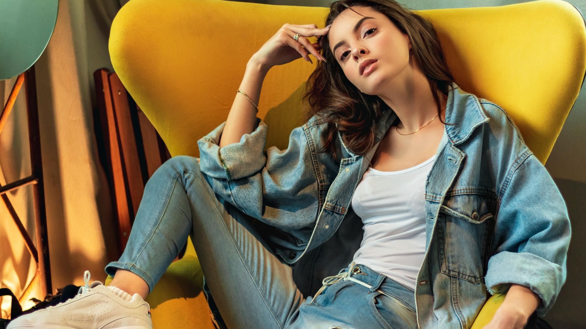 1. Jeans moulants