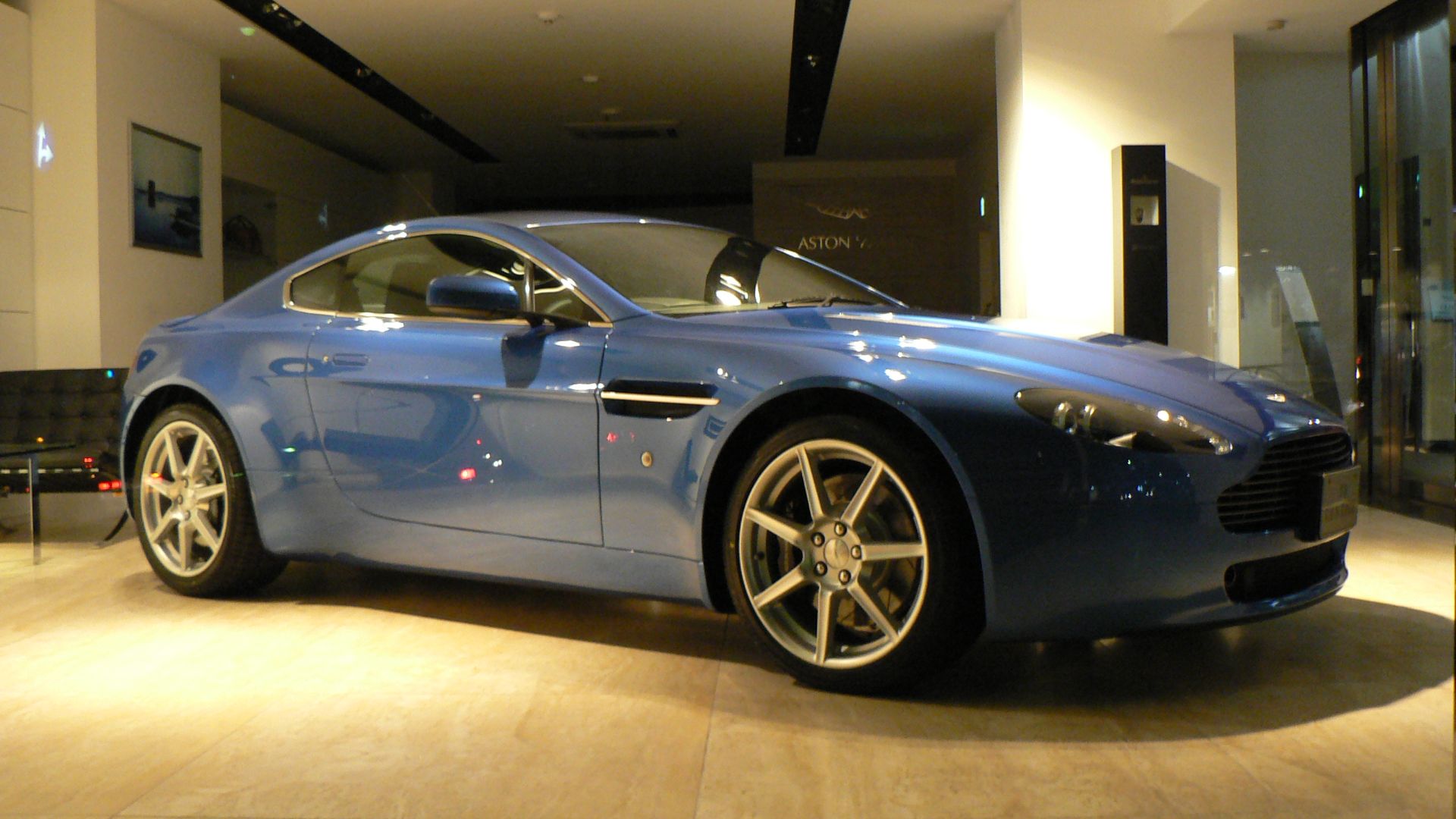 12. L'Aston Martin V8 Vantage de David Beckham