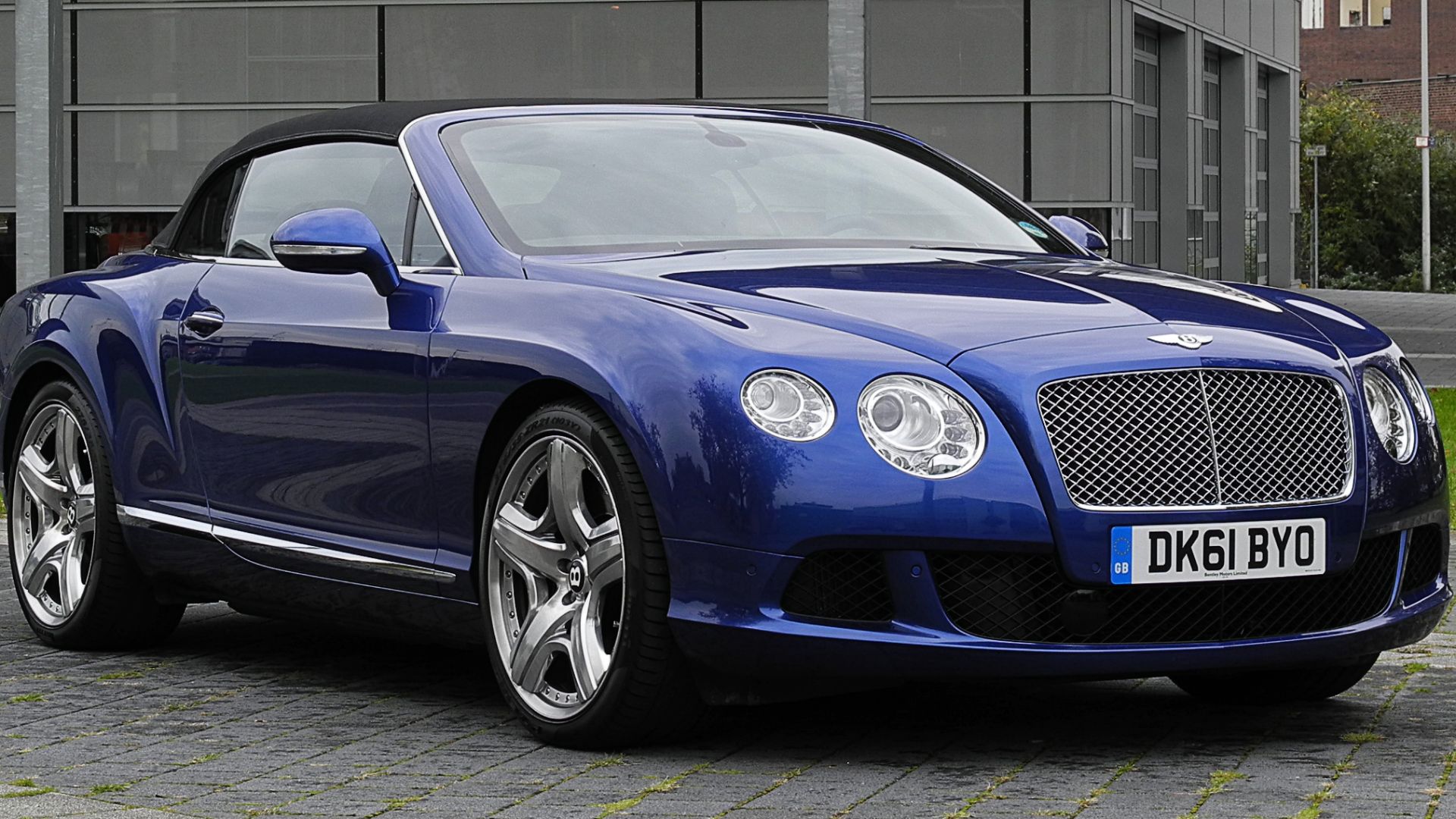 14. La Bentley Continental GT de Paris Hilton