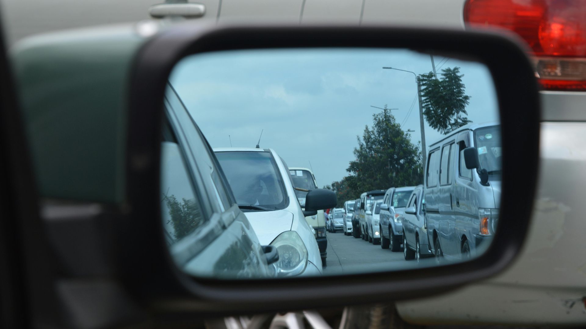14. Est-ce que tout le monde peut me passer devant, s'il vous plaît?