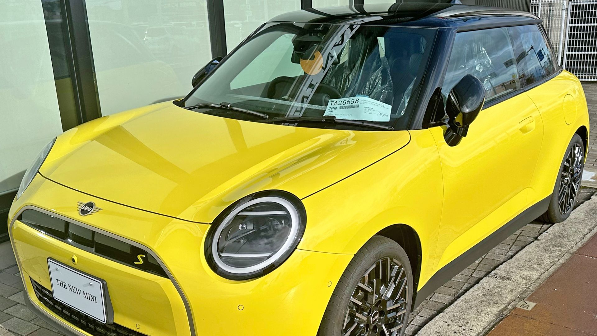 2. Mini Cooper SE J01
