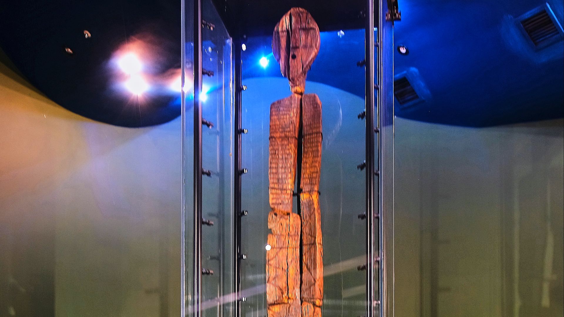 7. Idole de Shigir (9500 BCE)