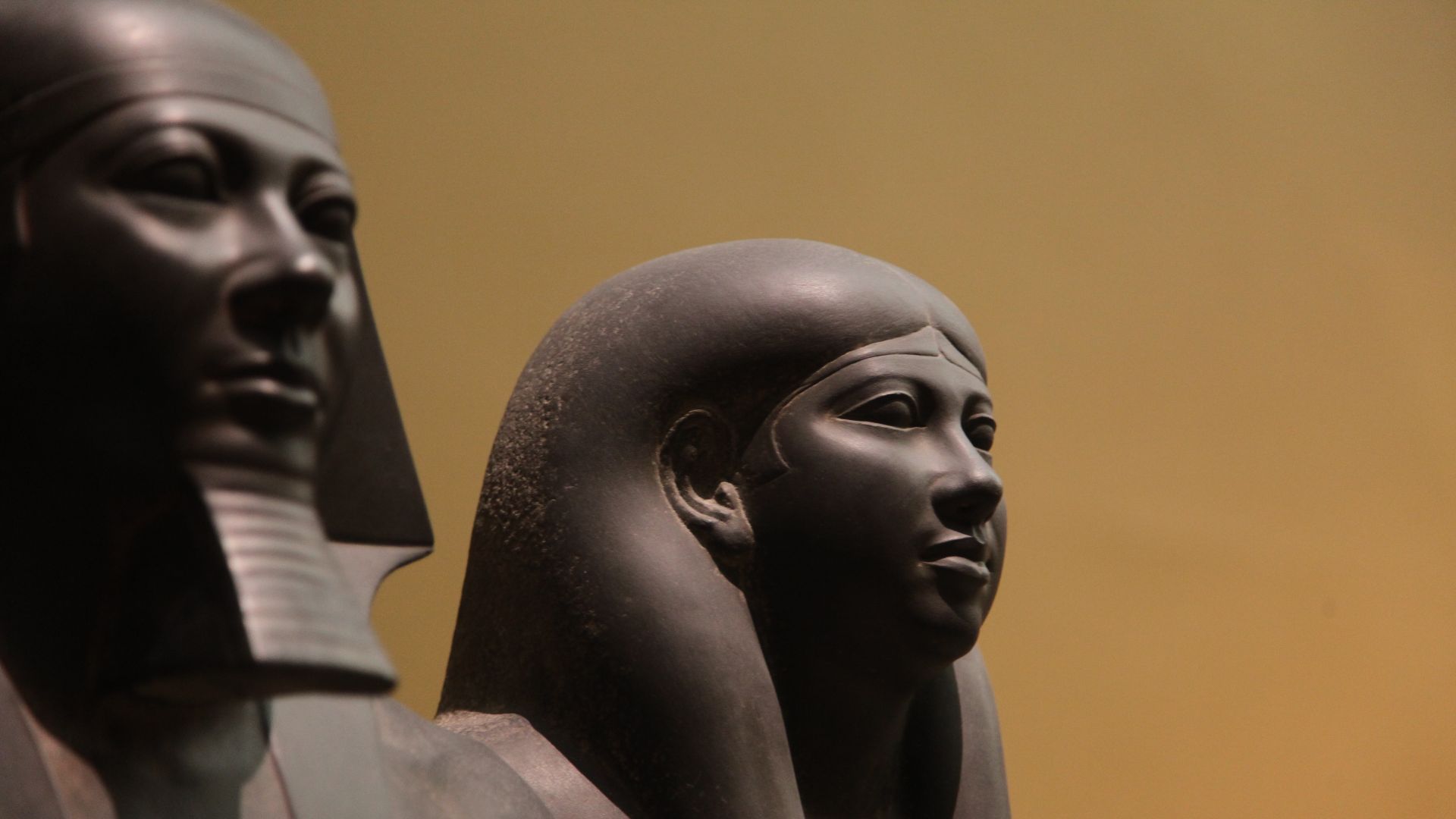16. Menkaure et la reine (2490-2472 avant J.-C.)