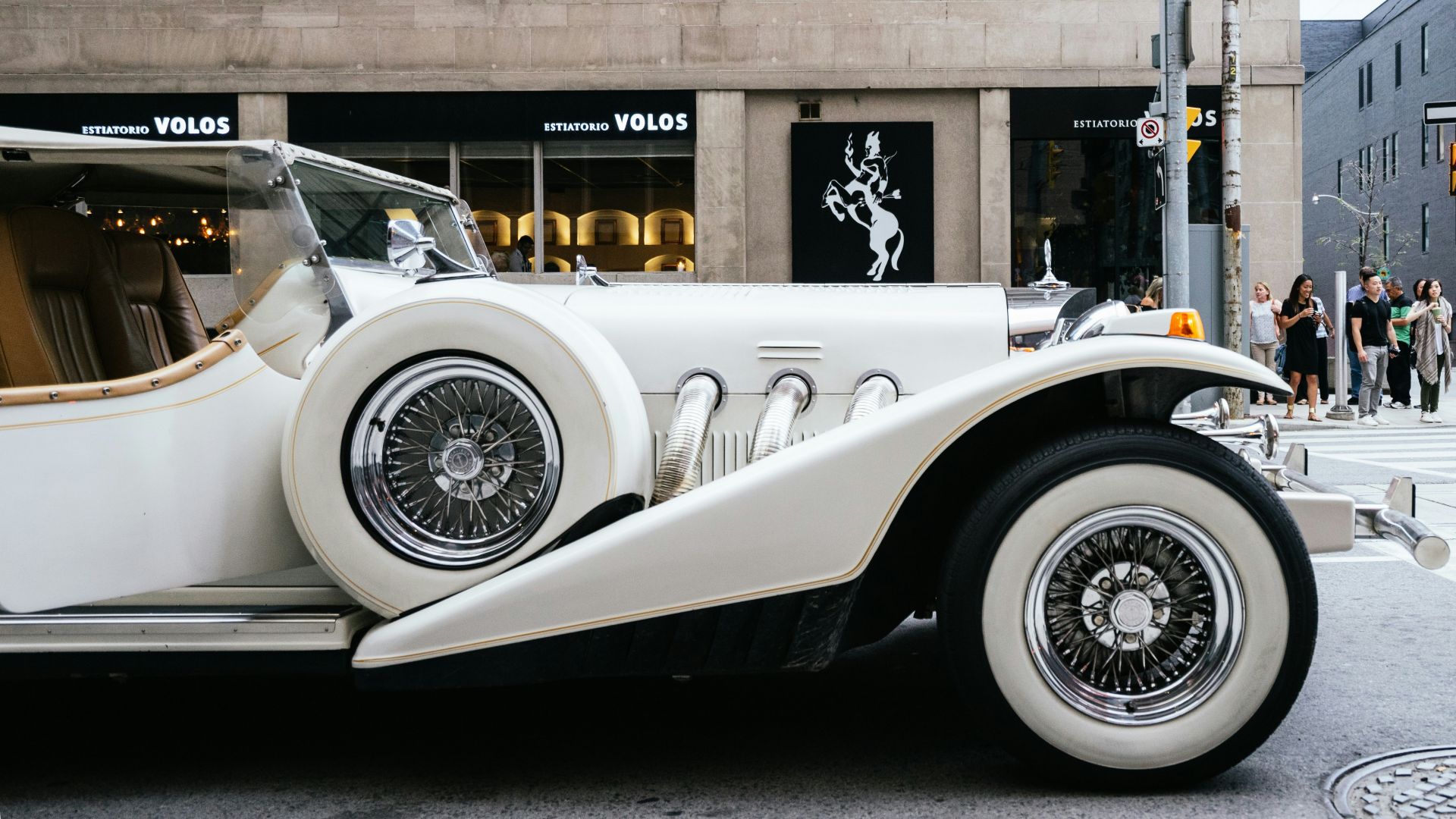 20 prénoms de bébé inspirés de l’automobile que seuls les passionnés considèreraient