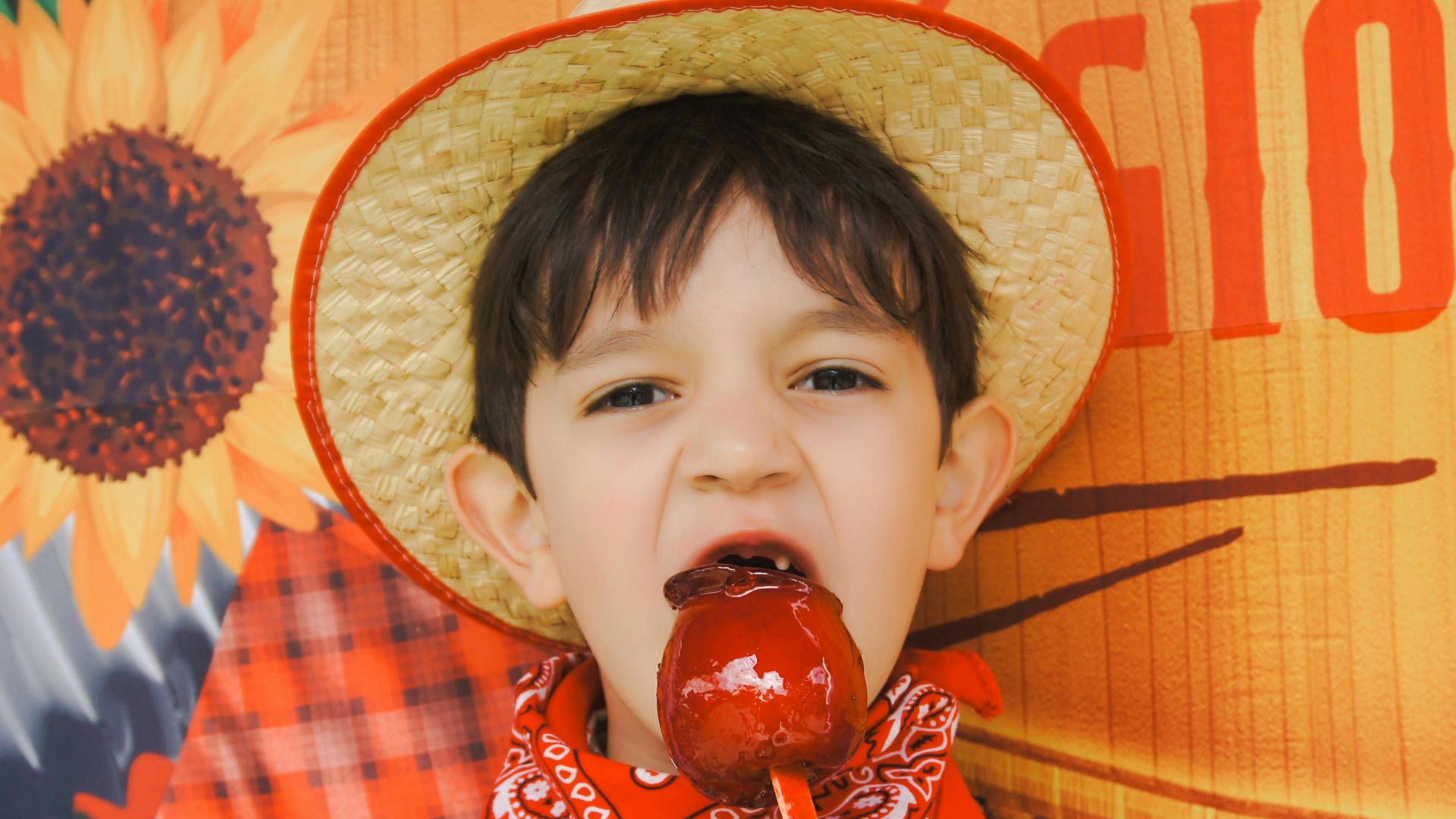 20 aliments gênants qui restent coincés dans les dents