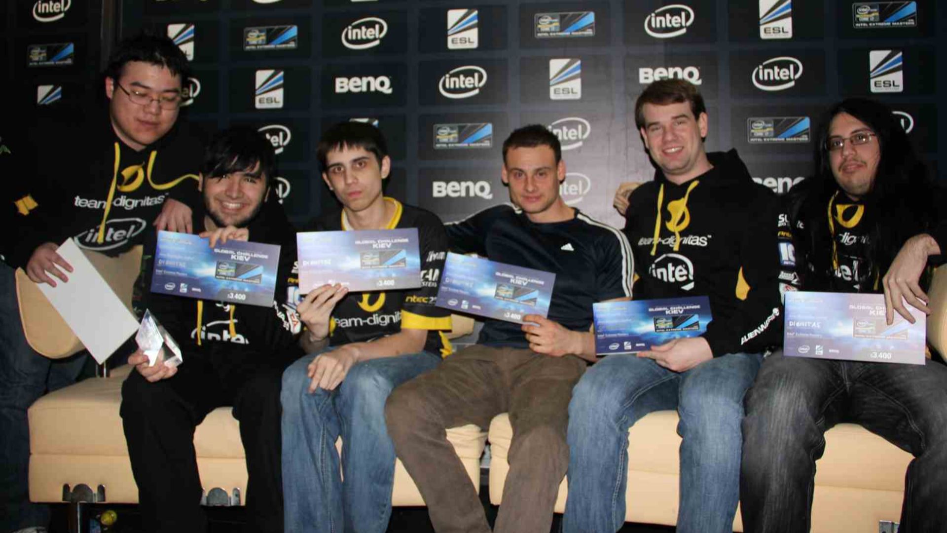 1. L'équipe Dignitas