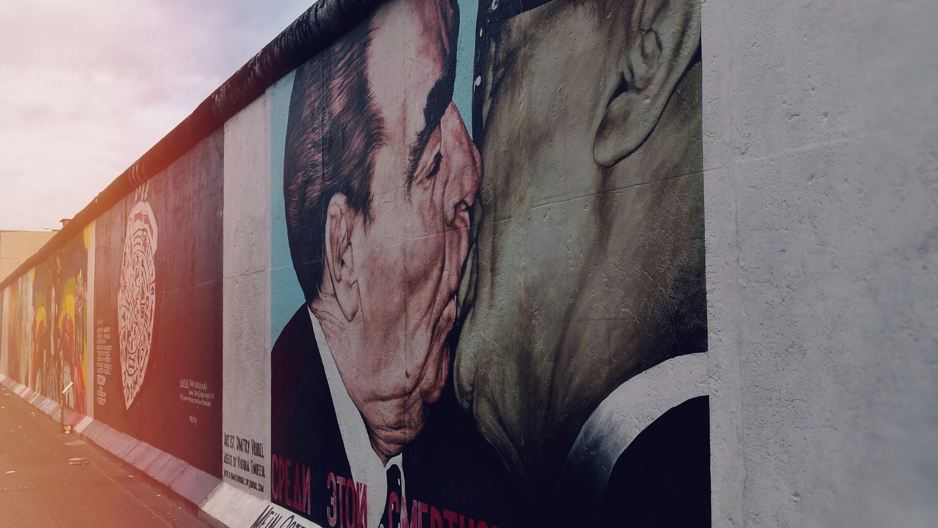 3. L'erreur d'un radiodiffuseur a entraîné la chute du mur de Berlin