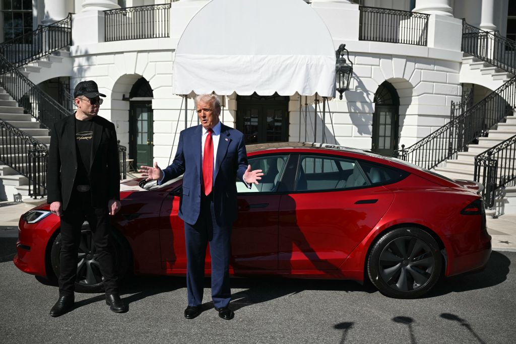 Trump tire les ficelles