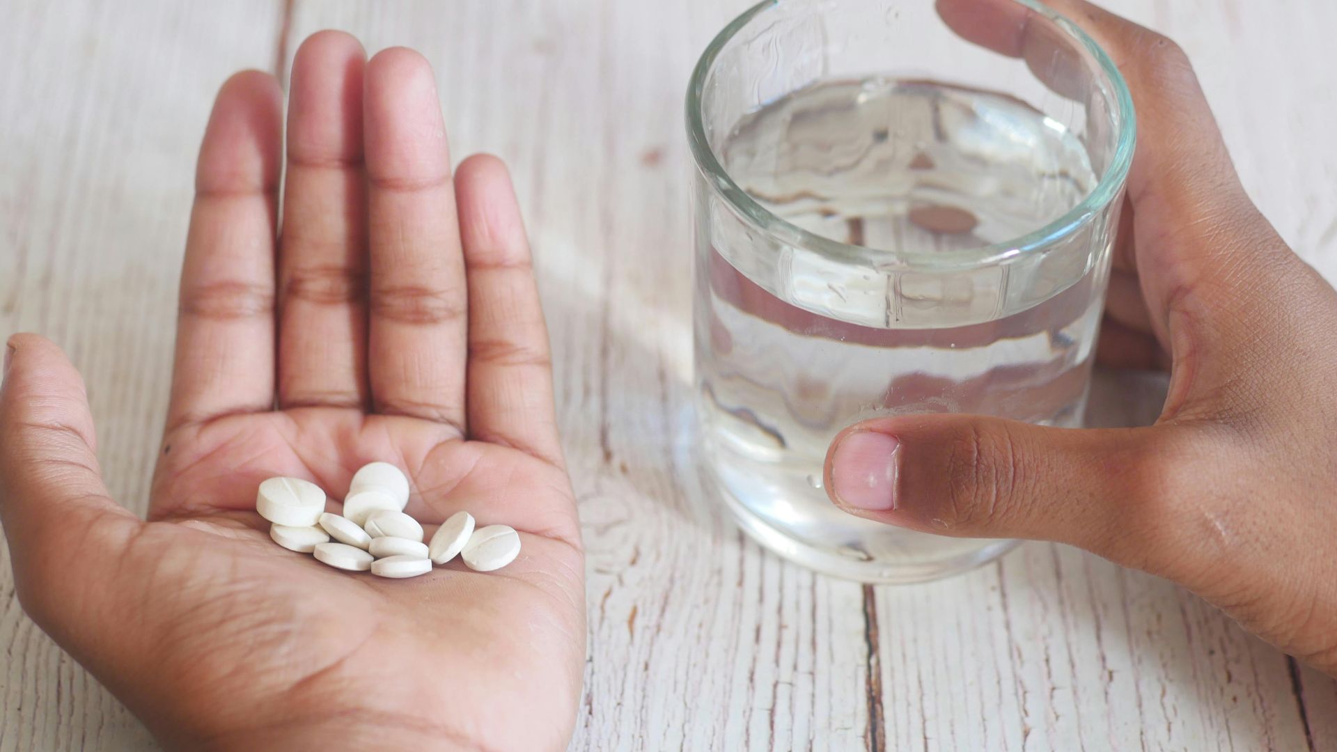 Interfère avec les médicaments