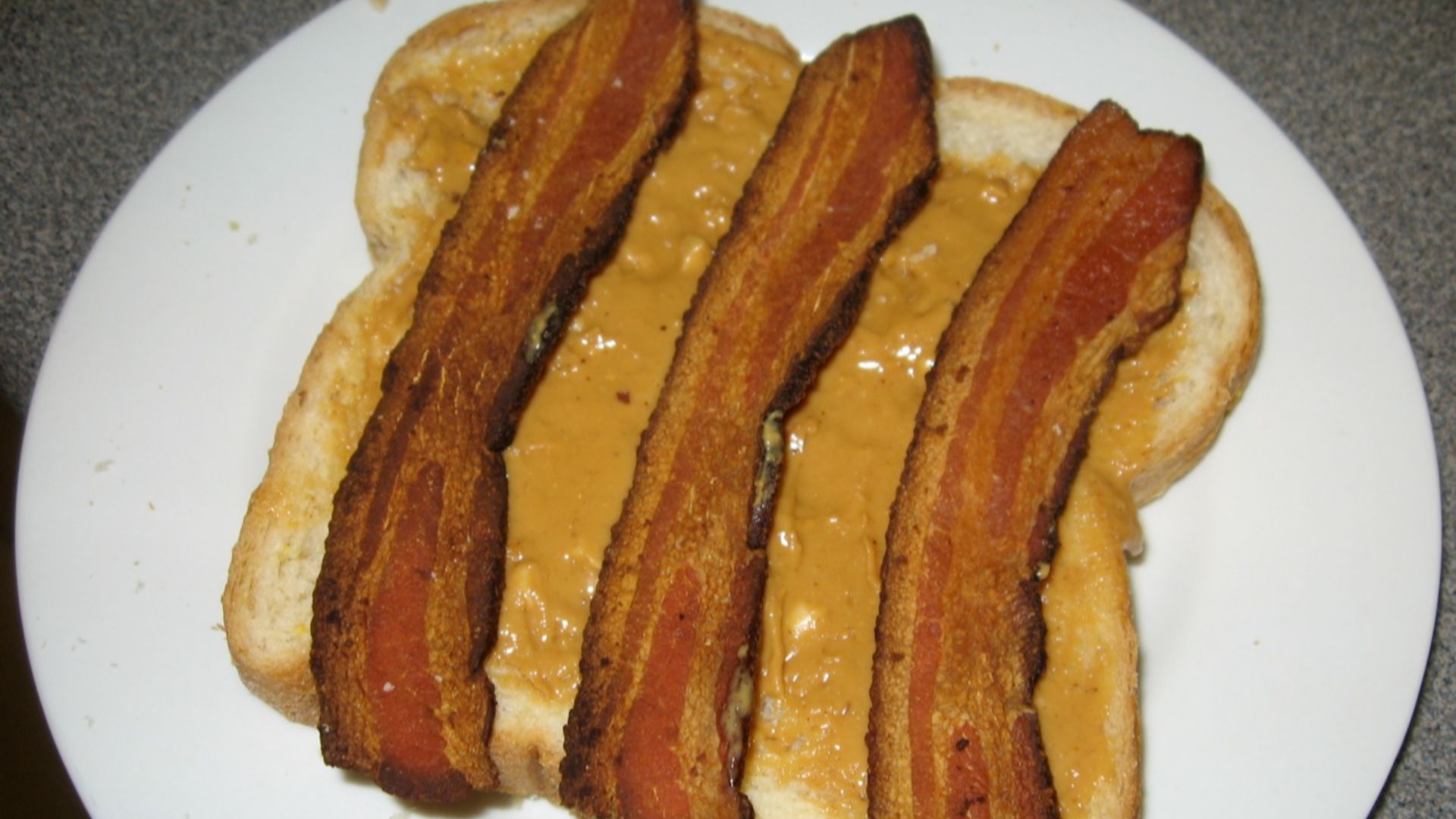 10. Sandwich au beurre de cacahuètes et au bacon