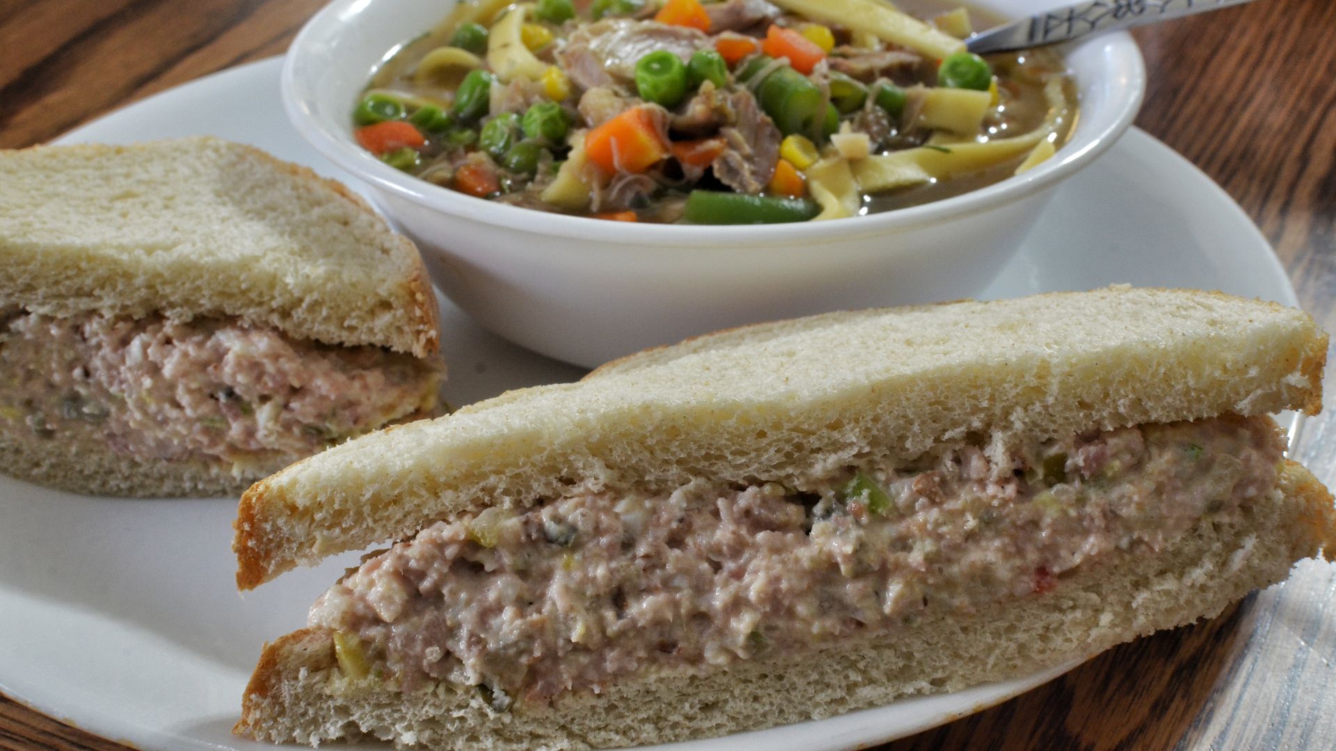 11. Sandwich à la salade de faux jambon