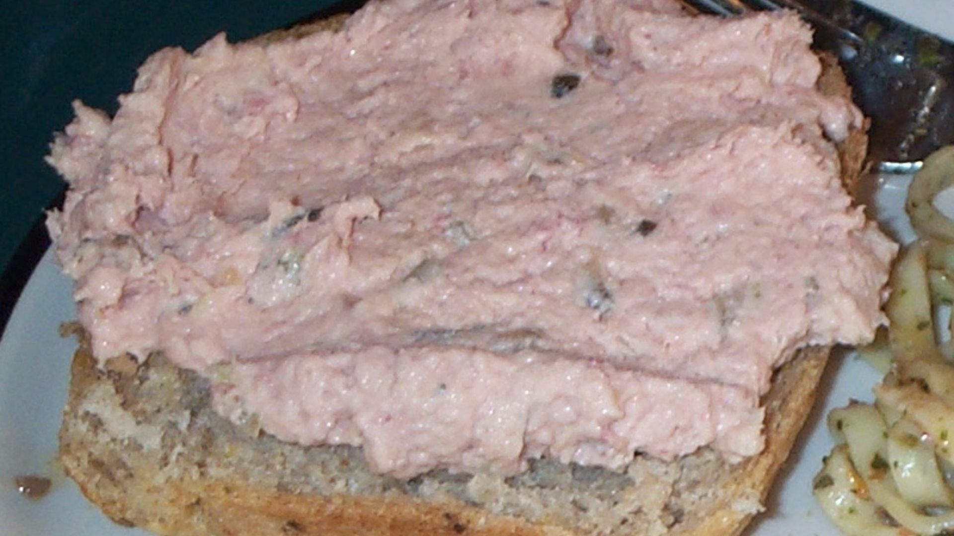 13. Sandwich à la salade de mortadelle