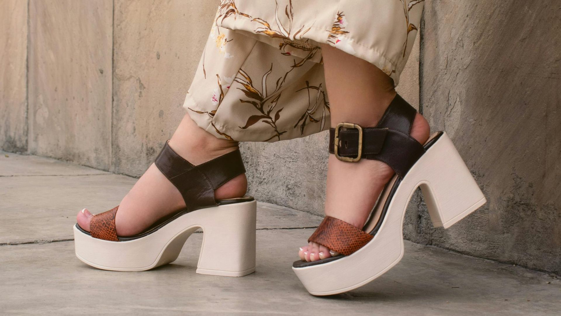 7. Sandales à plateforme