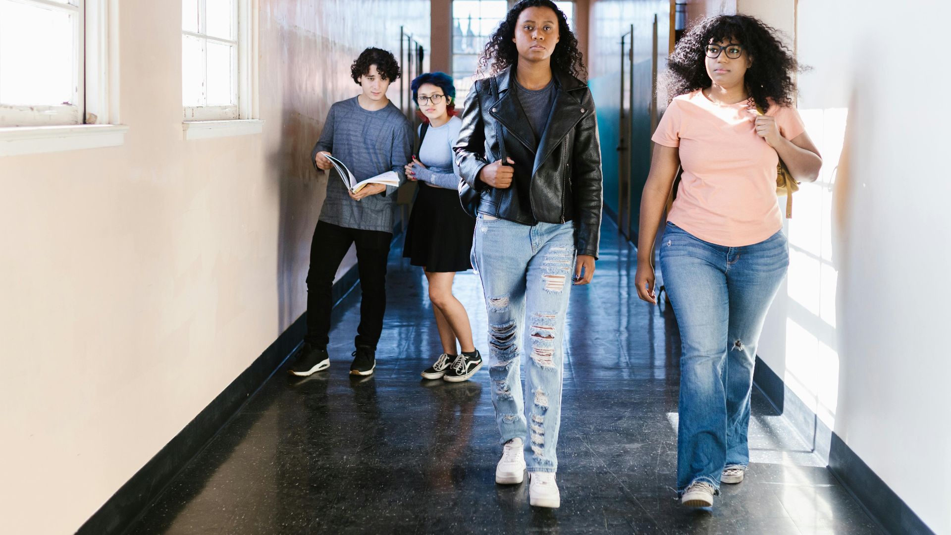 9. Jeans déchirés au genou