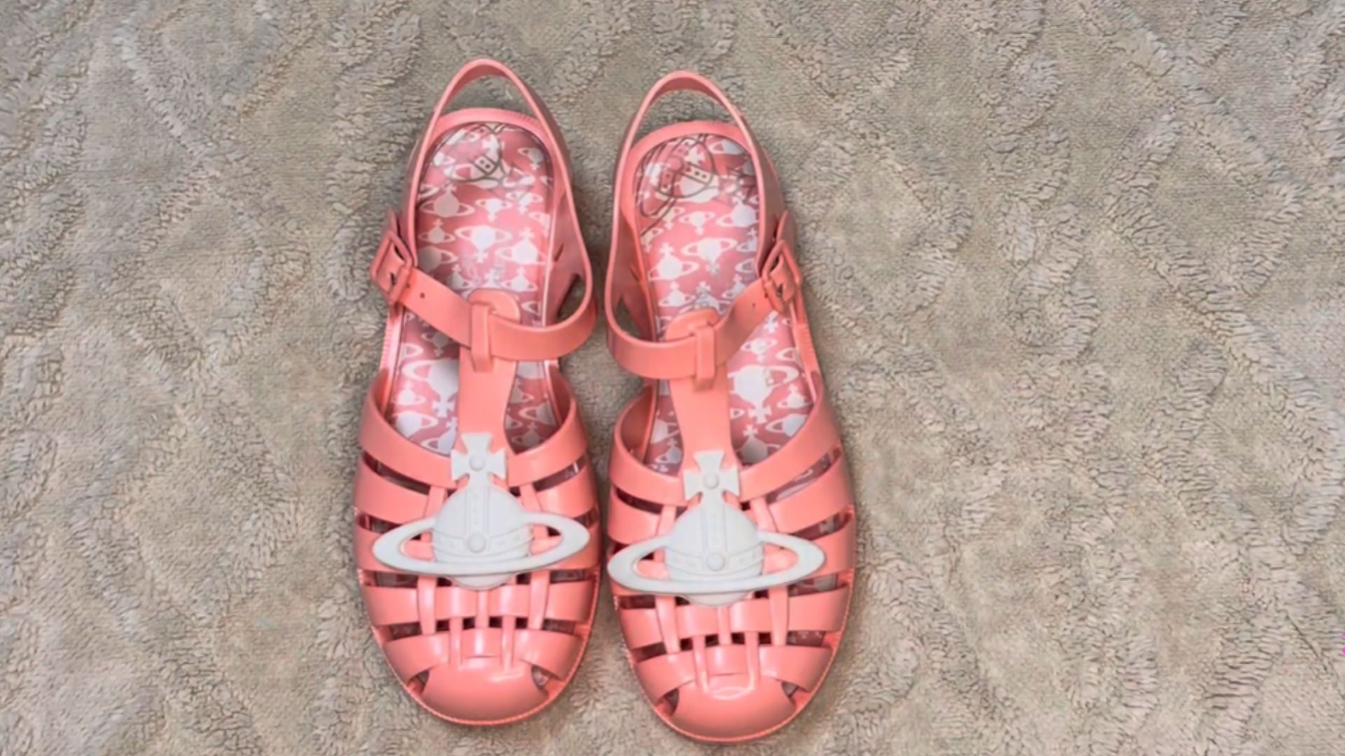 12. Sandales en gelée