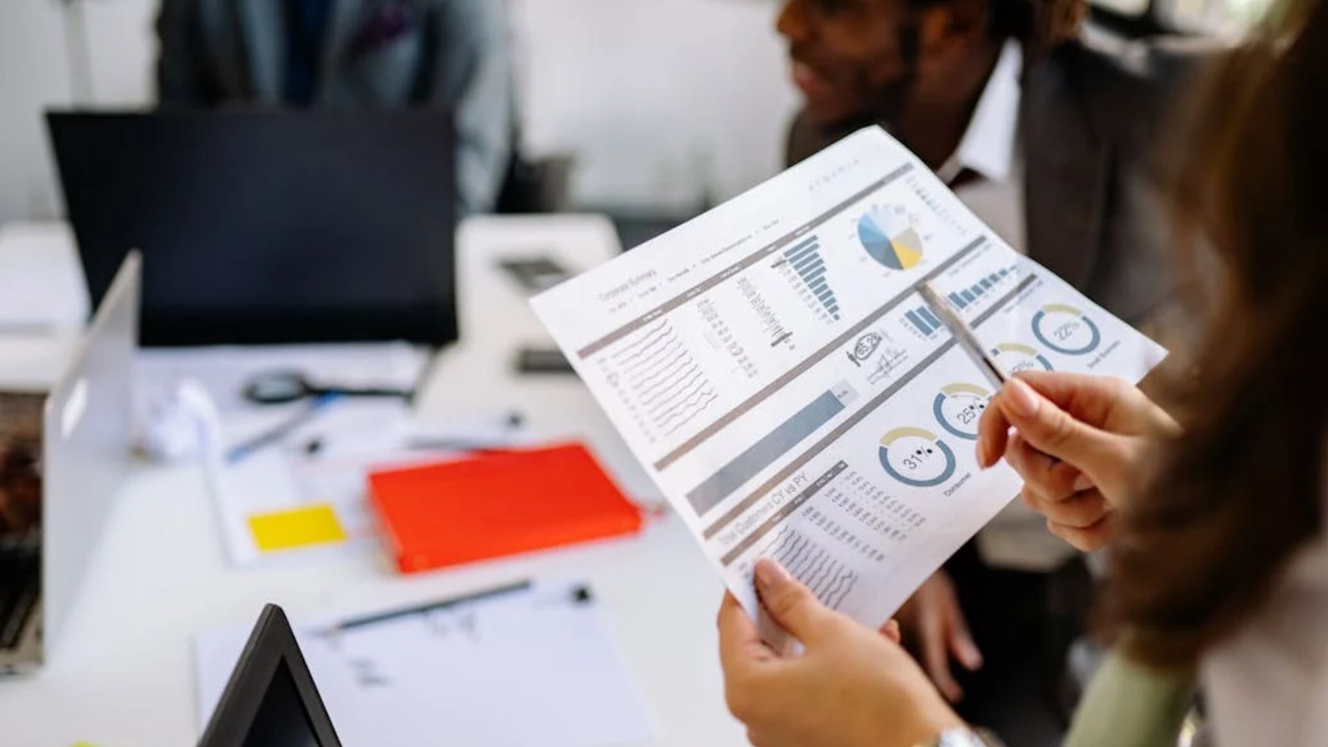 Automated Feedback Enhances Reviews