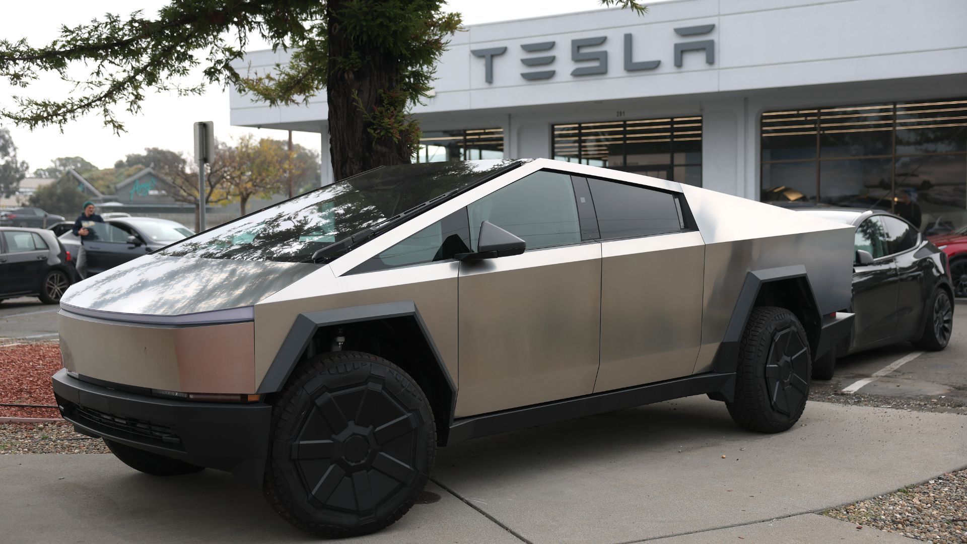 A new plan "to recognize what Elon has accomplished"