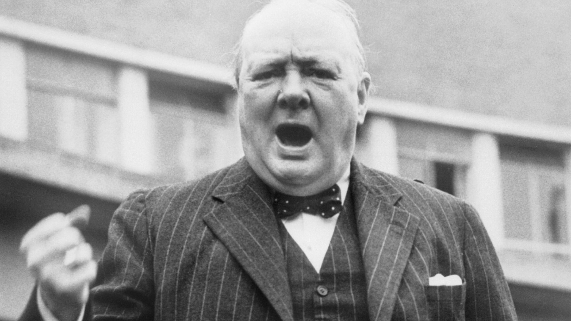 2. Winston Churchill : "Nous nous battrons sur les plages"