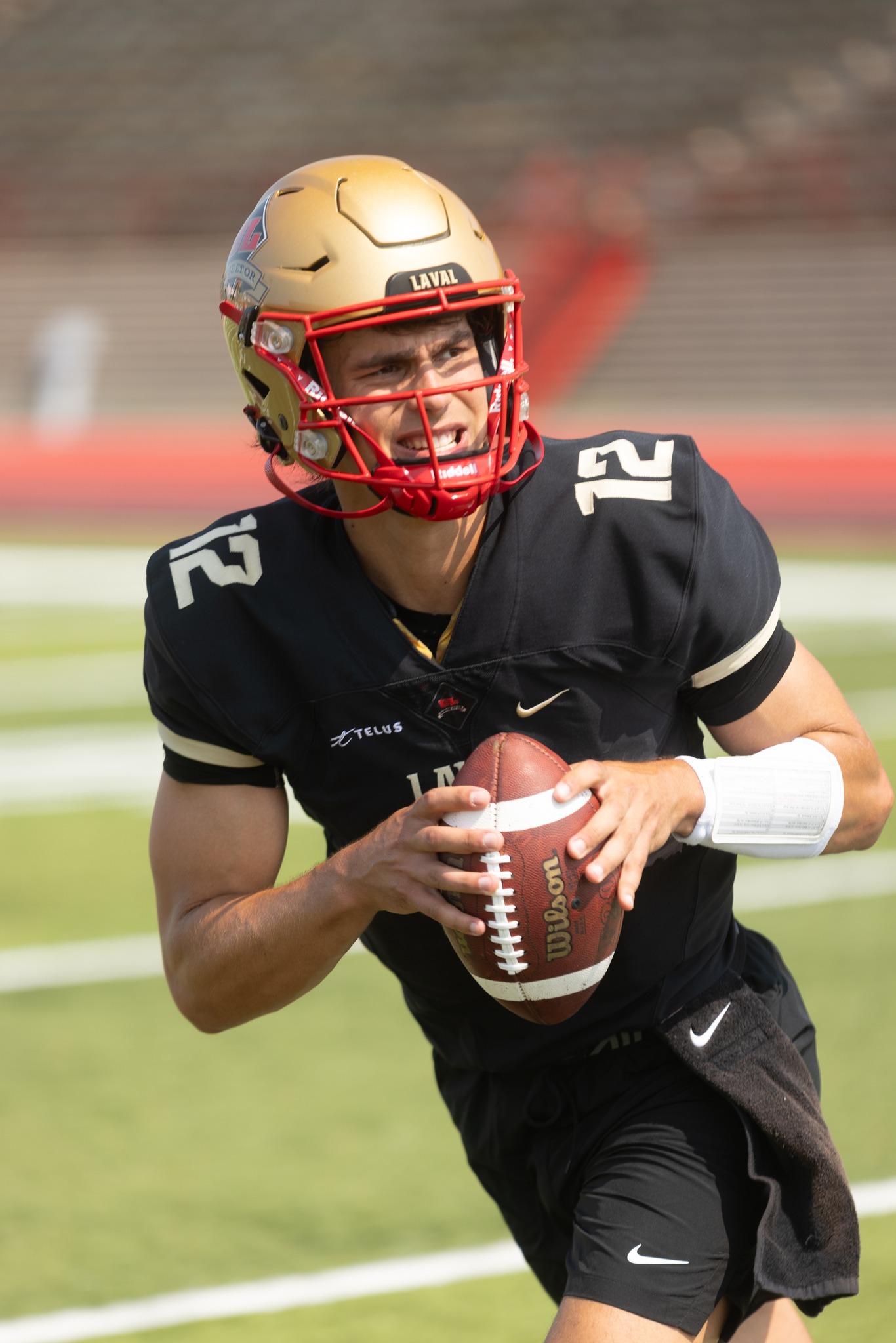 Win a dream outing for your football team at a Rouge et Or match