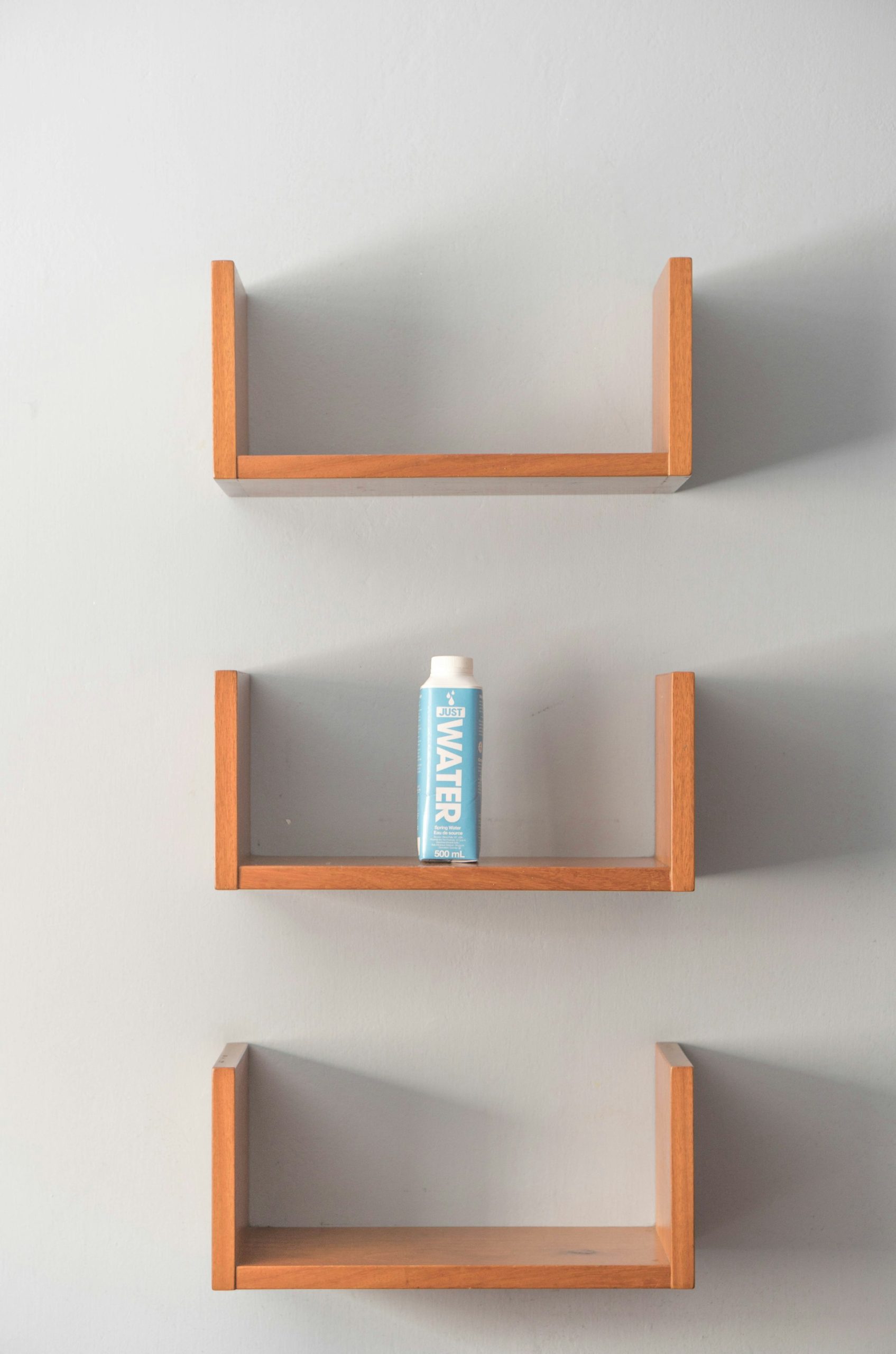 Floating shelf