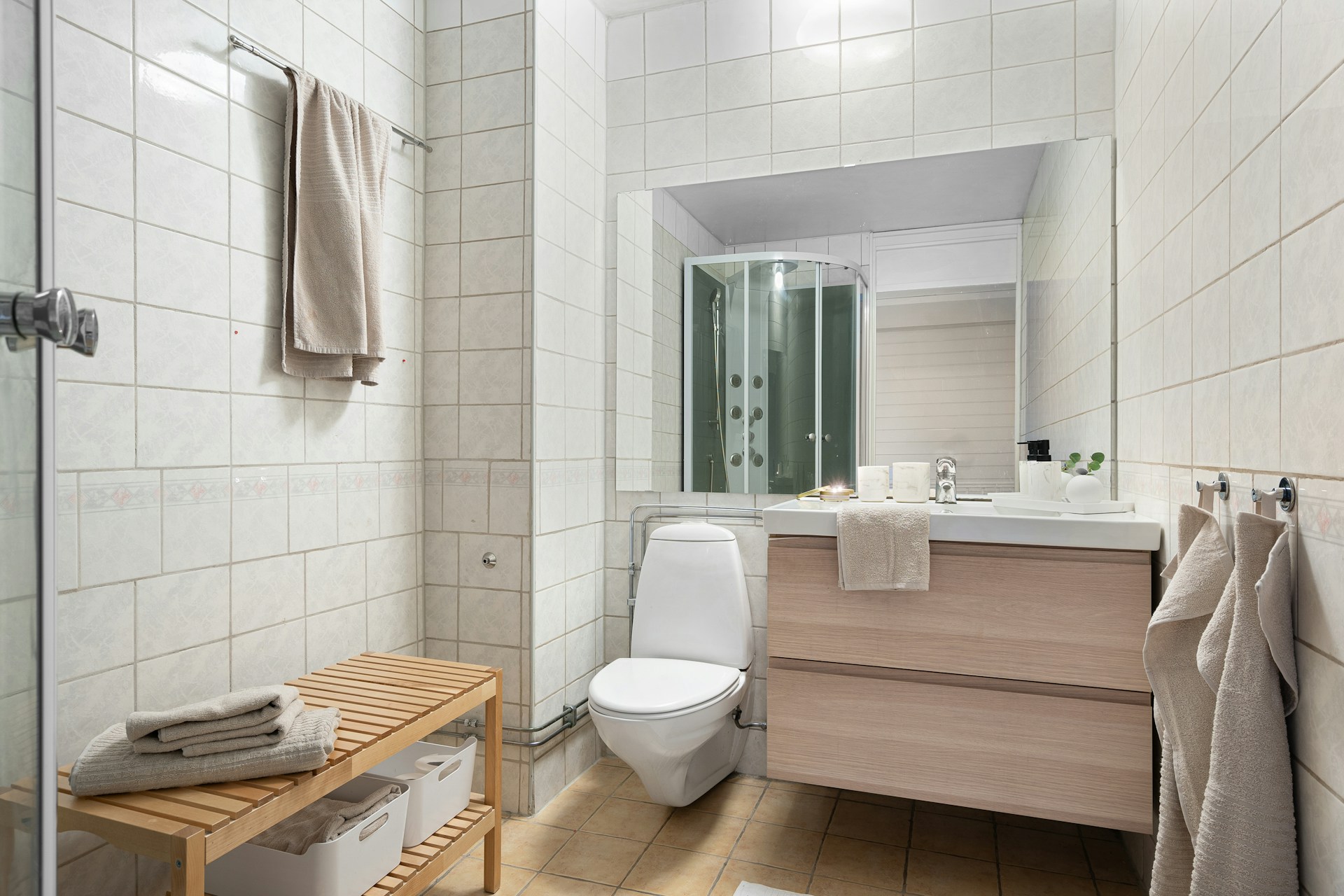The sliding towel rail